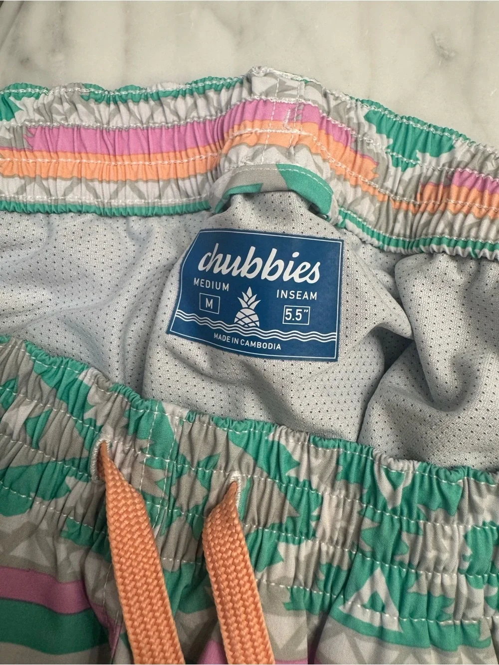chubbies Men’s Swim Trunks Size M 5.5” Inseam teal Aztec print